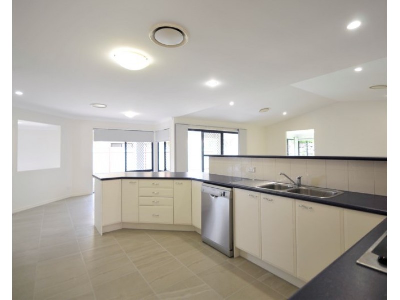 107 Crestwood Drive, Molendinar QLD 4214