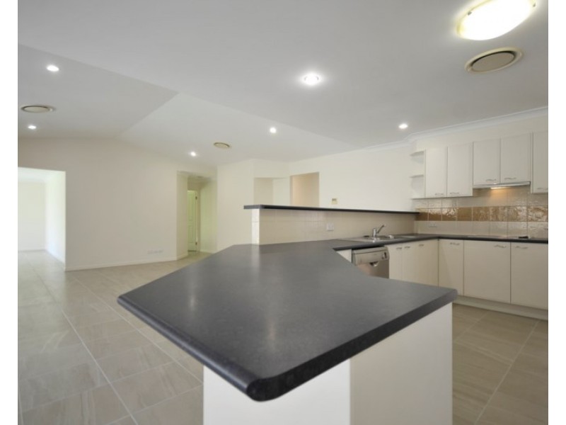 107 Crestwood Drive, Molendinar QLD 4214