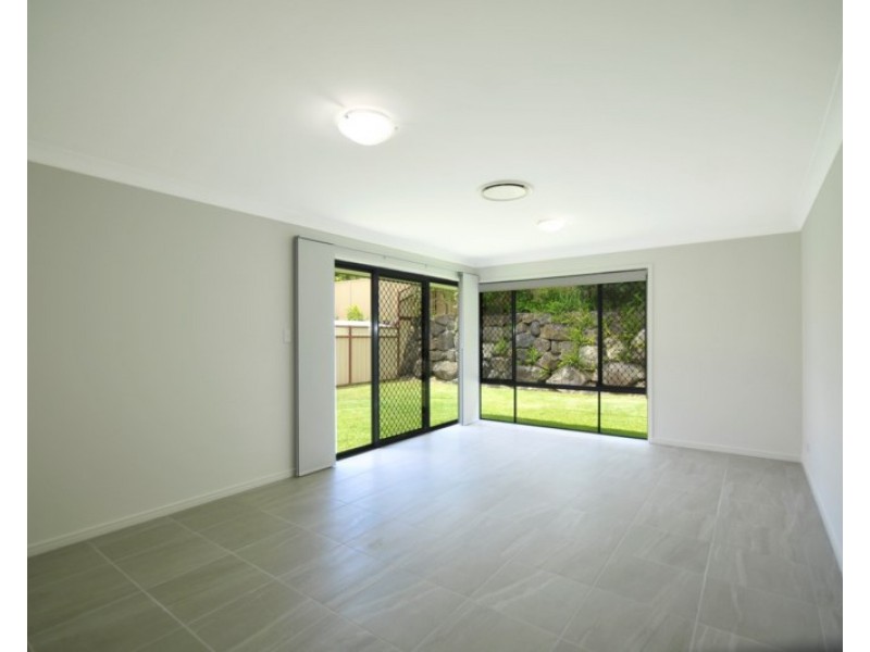 107 Crestwood Drive, Molendinar QLD 4214