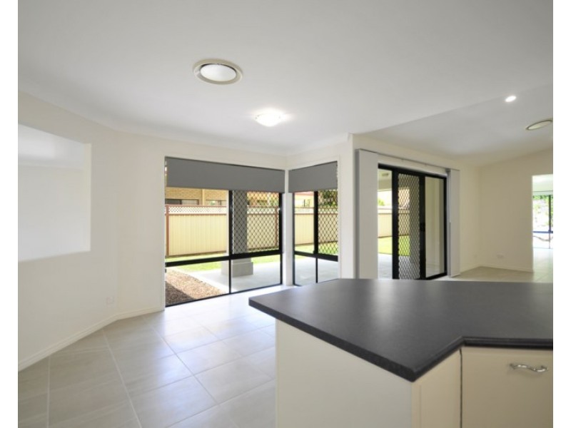 107 Crestwood Drive, Molendinar QLD 4214