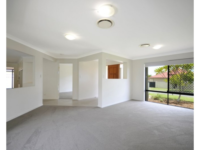 107 Crestwood Drive, Molendinar QLD 4214