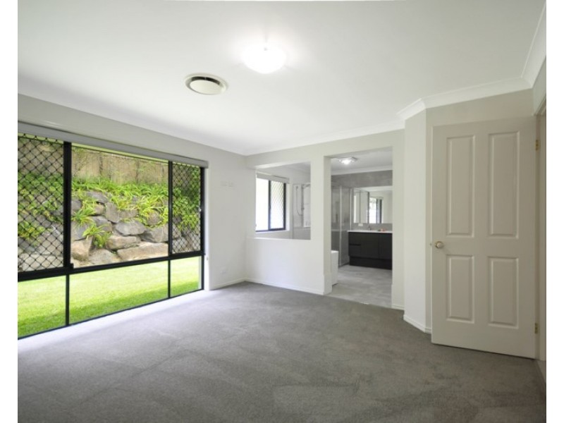 107 Crestwood Drive, Molendinar QLD 4214