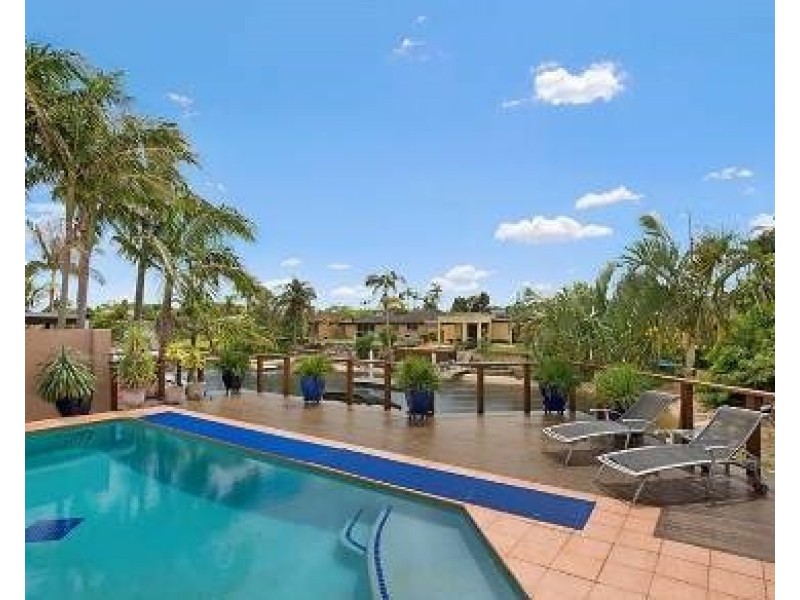 1 Bahia Court, Broadbeach Waters QLD 4218