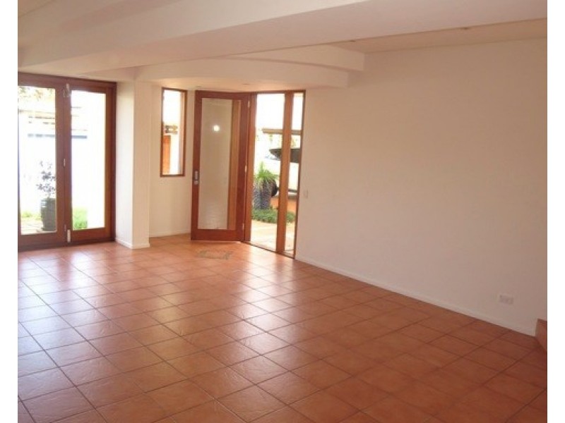 1 Bahia Court, Broadbeach Waters QLD 4218