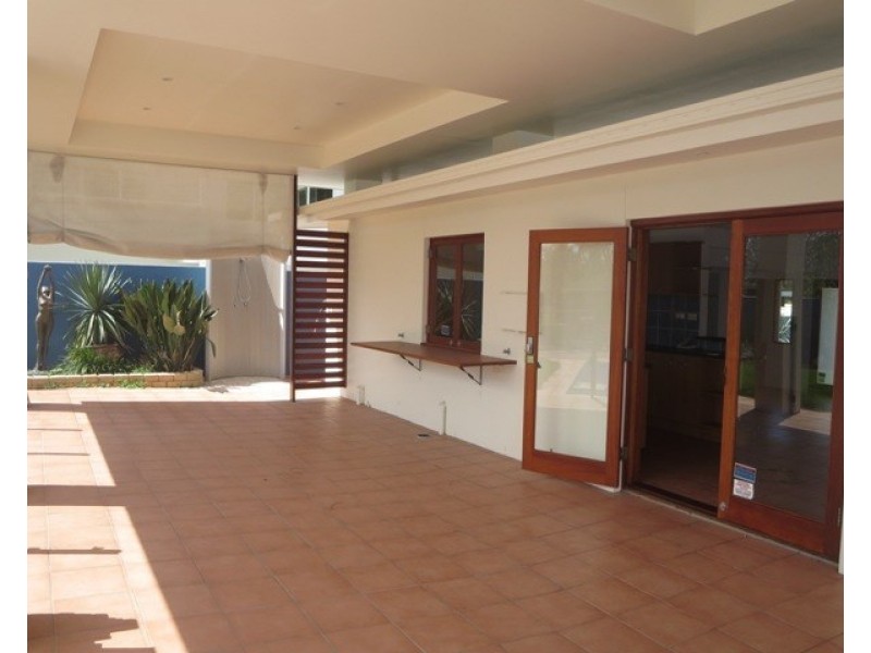 1 Bahia Court, Broadbeach Waters QLD 4218