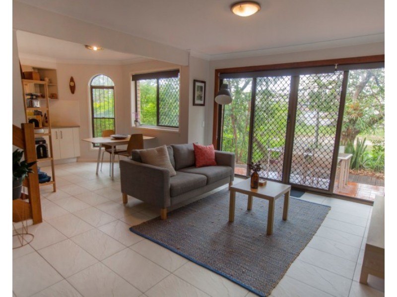 4/11 Orvieto Avenue, Mermaid Waters QLD 4218