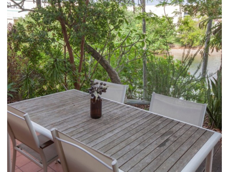 4/11 Orvieto Avenue, Mermaid Waters QLD 4218