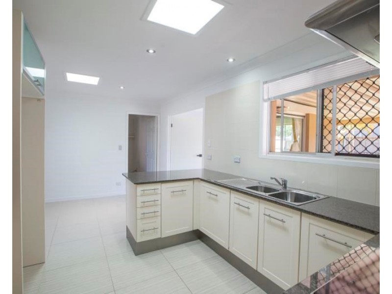 18 Melody Street, Mermaid Waters QLD 4218