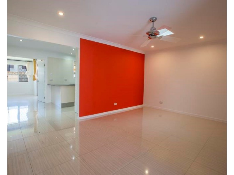 18 Melody Street, Mermaid Waters QLD 4218