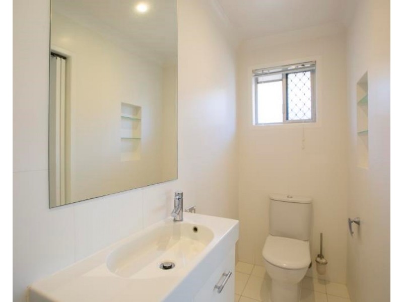 18 Melody Street, Mermaid Waters QLD 4218