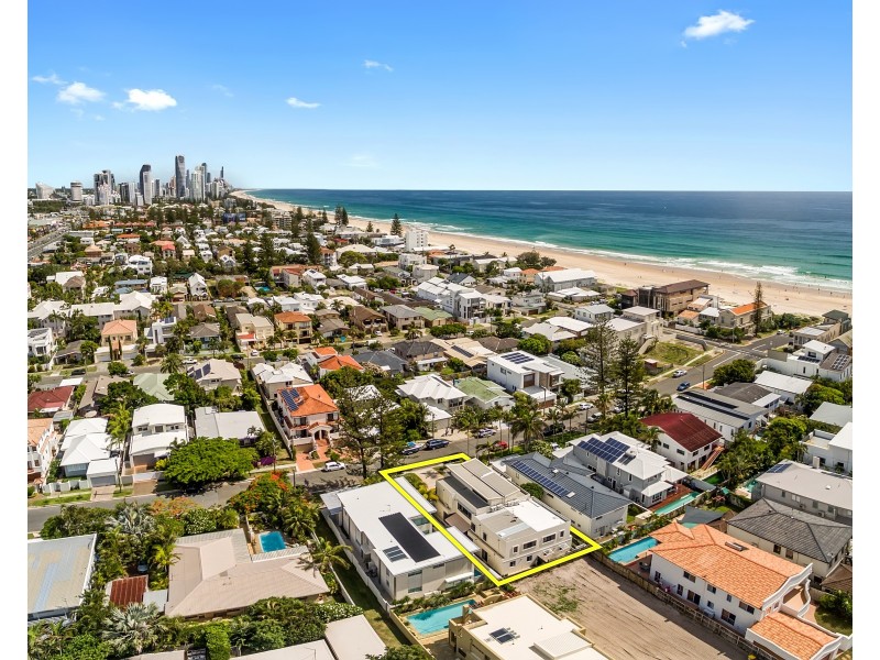 2/18 Seaside Avenue, Mermaid Beach QLD 4218