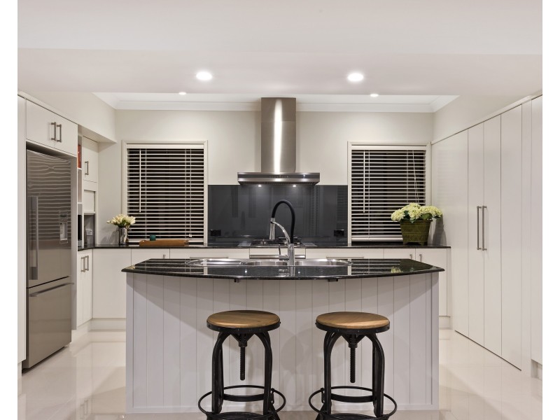 2/18 Seaside Avenue, Mermaid Beach QLD 4218