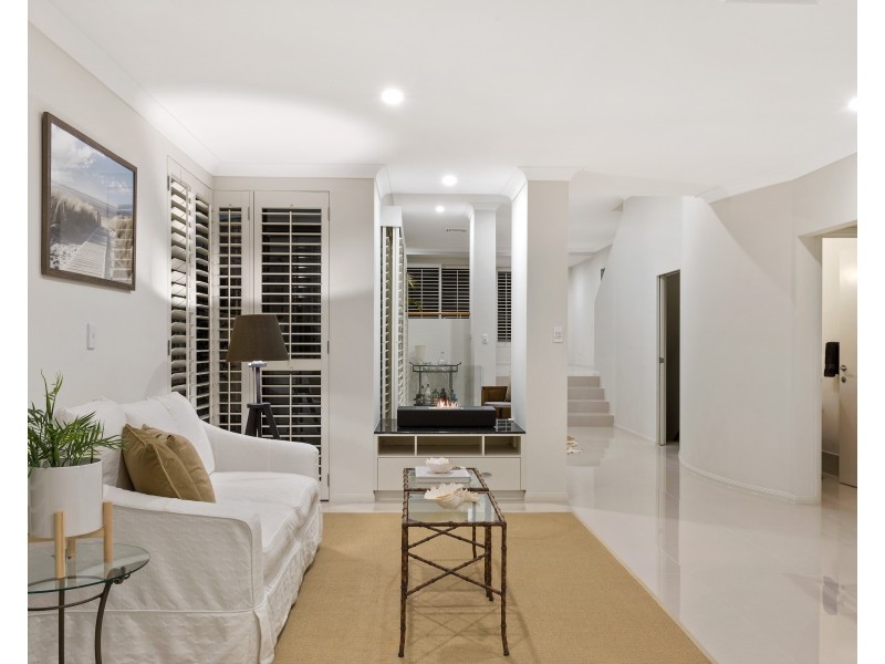 2/18 Seaside Avenue, Mermaid Beach QLD 4218