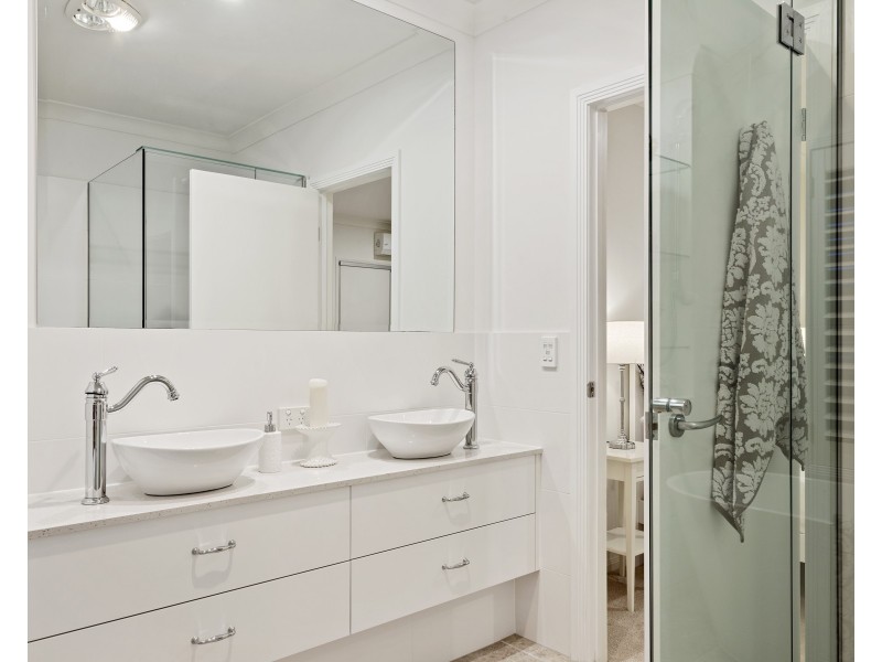 2/18 Seaside Avenue, Mermaid Beach QLD 4218