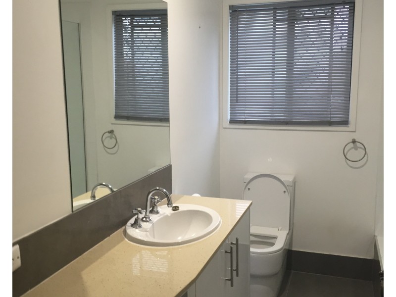 24 Melody Street, Mermaid Waters QLD 4218