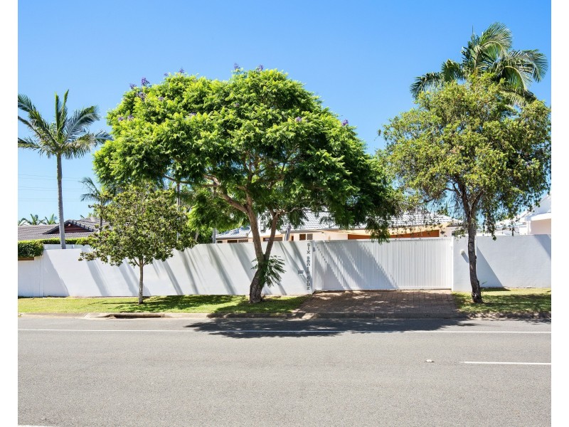 6 Santa Cruz Boulevard, Clear Island Waters QLD 4226