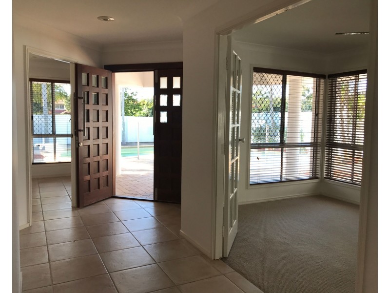 6 Santa Cruz Boulevard, Clear Island Waters QLD 4226