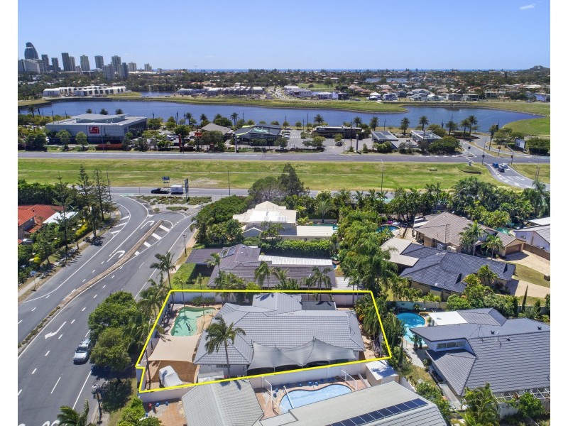 6 Santa Cruz Boulevard, Clear Island Waters QLD 4226