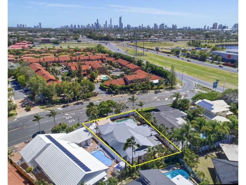 6 Santa Cruz Boulevard, Clear Island Waters QLD 4226