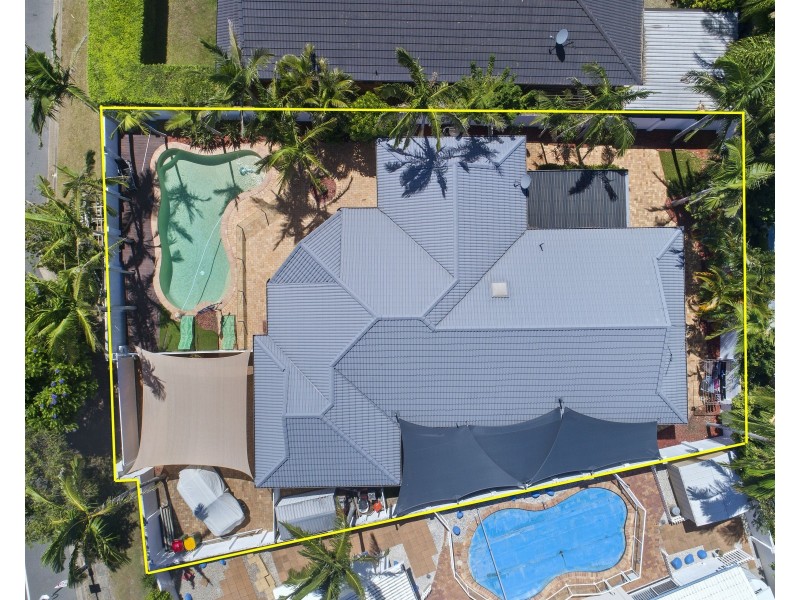 6 Santa Cruz Boulevard, Clear Island Waters QLD 4226
