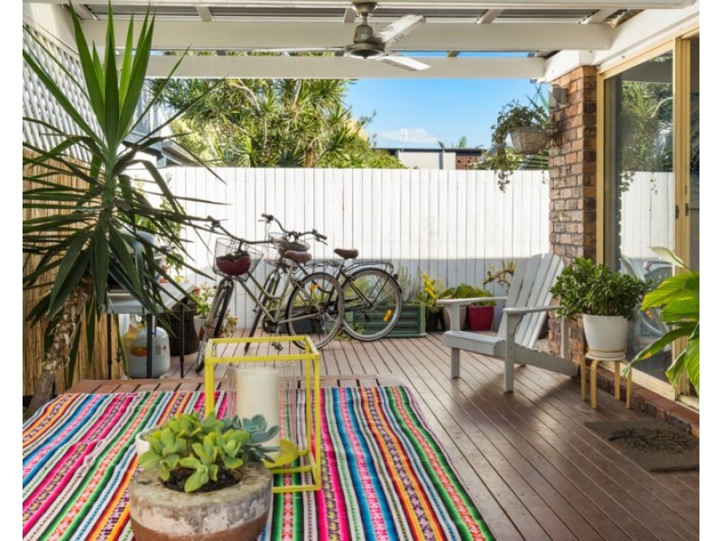 2/123 Nobby Parade, Miami QLD 4220