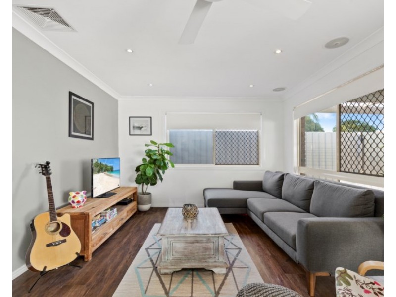 2/123 Nobby Parade, Miami QLD 4220