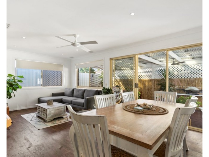 2/123 Nobby Parade, Miami QLD 4220