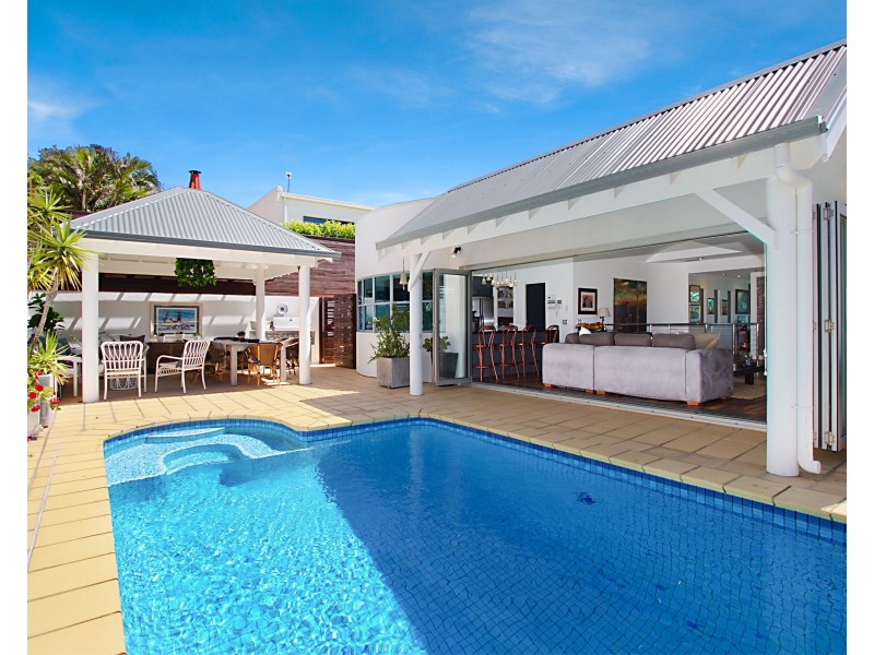 10 Brakes Crescent, Miami QLD 4220