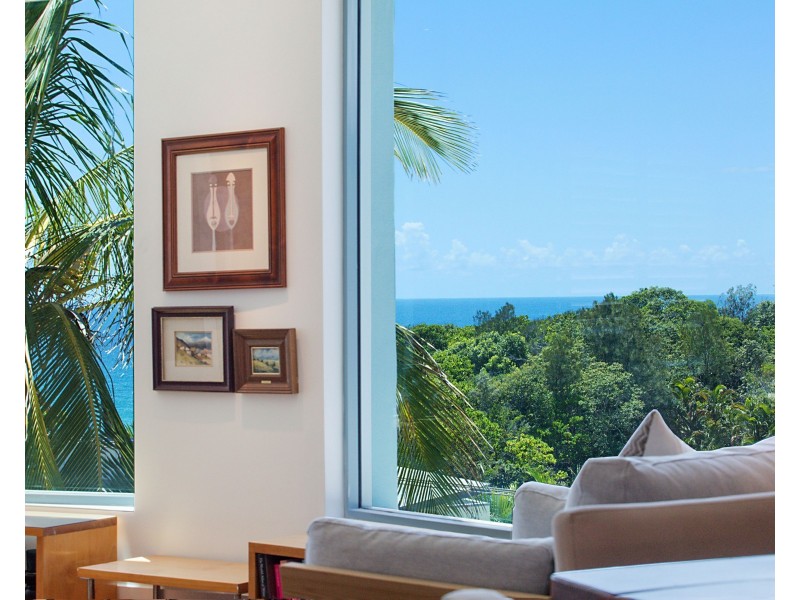 10 Brakes Crescent, Miami QLD 4220