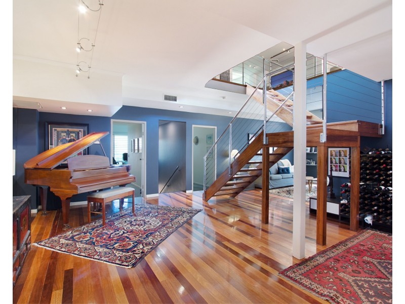 10 Brakes Crescent, Miami QLD 4220