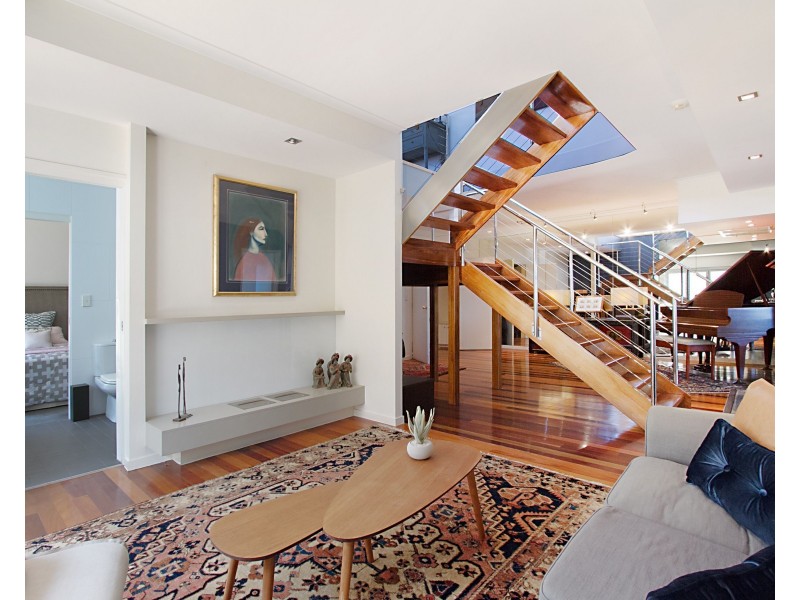 10 Brakes Crescent, Miami QLD 4220