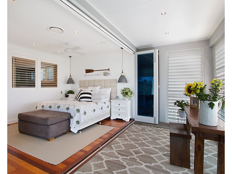 10 Brakes Crescent, Miami QLD 4220