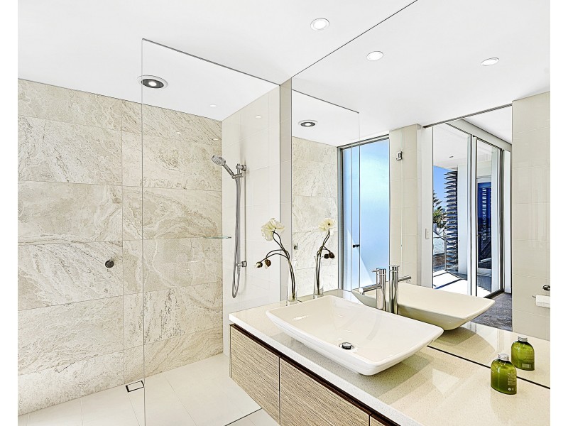 3/251 Golden Four Drive, Bilinga QLD 4225