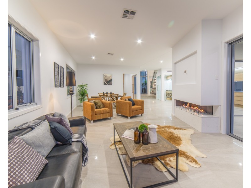 32 The Promenade, Isle Of Capri QLD 4217