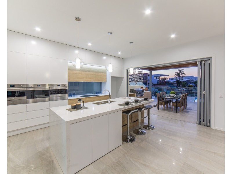 32 The Promenade, Isle Of Capri QLD 4217