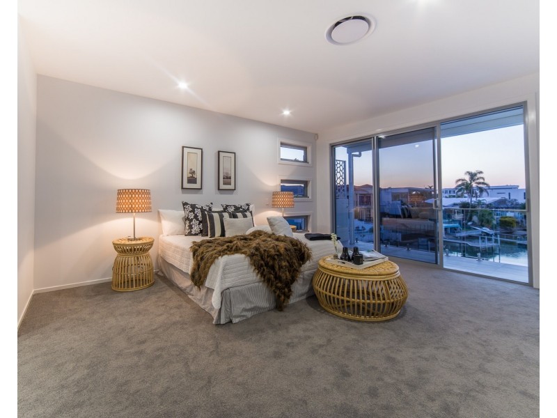 32 The Promenade, Isle Of Capri QLD 4217