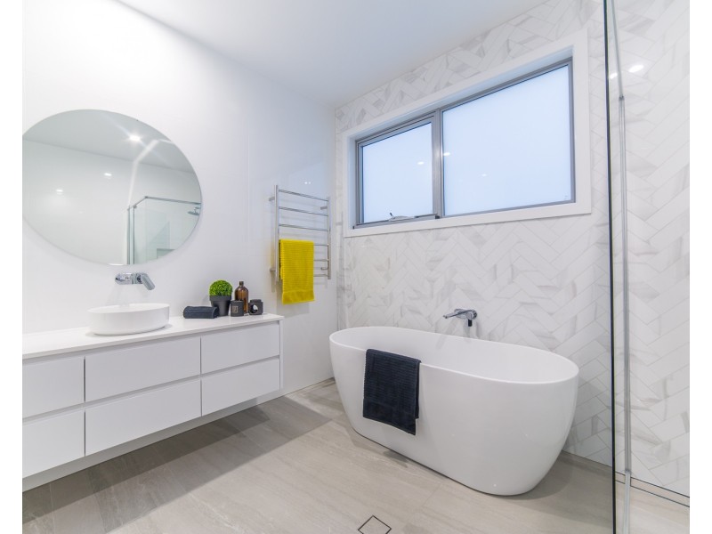 32 The Promenade, Isle Of Capri QLD 4217