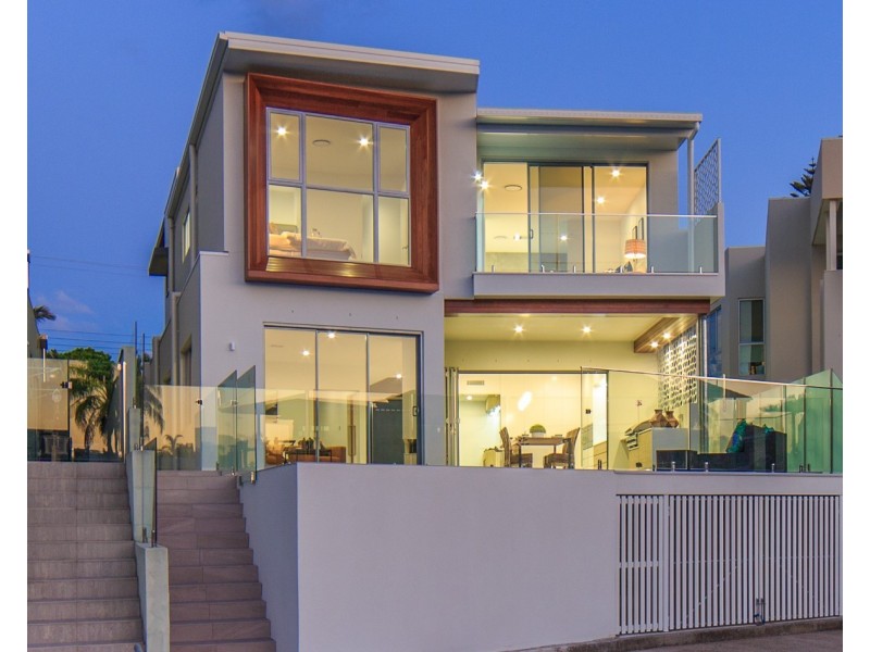 32 The Promenade, Isle Of Capri QLD 4217