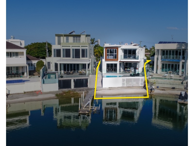 32 The Promenade, Isle Of Capri QLD 4217