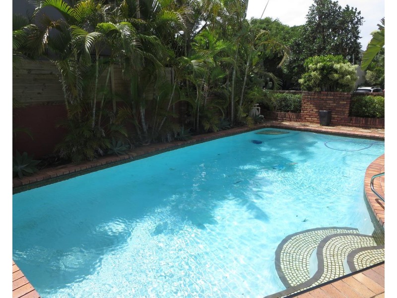 52 Avanti Street, Mermaid Waters QLD 4218