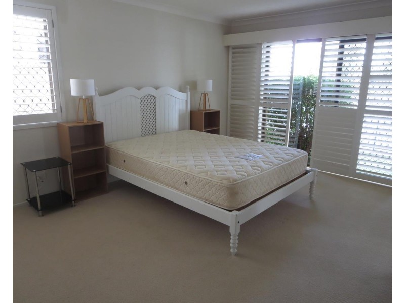 52 Avanti Street, Mermaid Waters QLD 4218