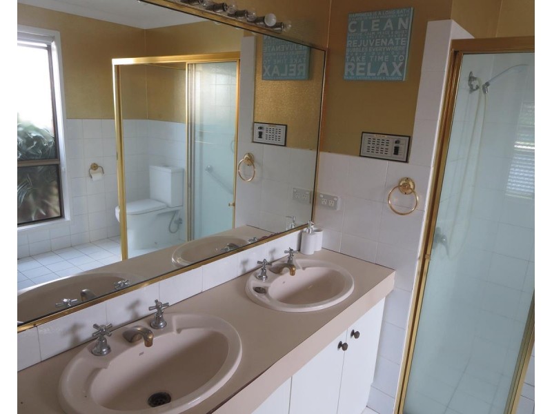 52 Avanti Street, Mermaid Waters QLD 4218