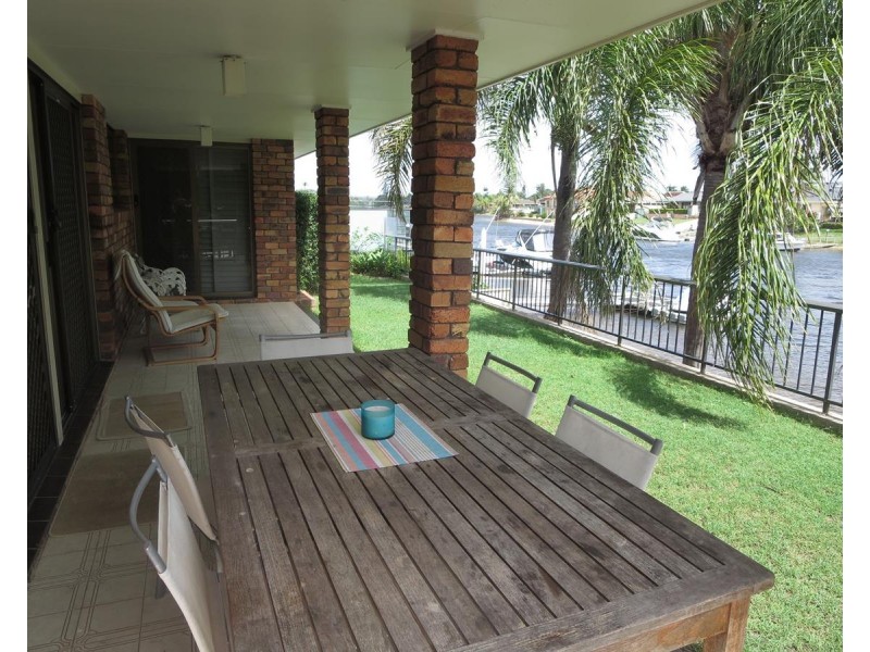 52 Avanti Street, Mermaid Waters QLD 4218