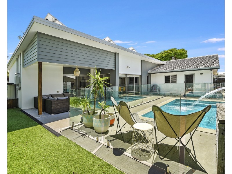 76 Twenty Fifth Avenue, Palm Beach QLD 4221