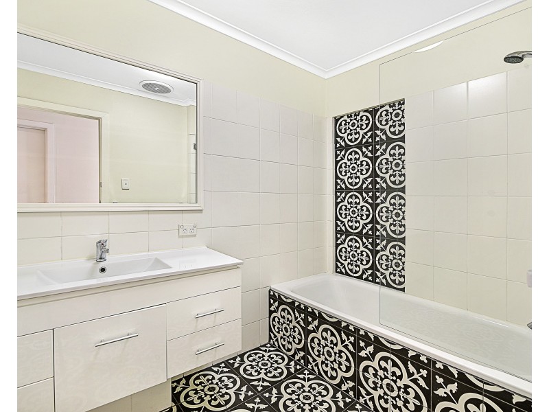 76 Twenty Fifth Avenue, Palm Beach QLD 4221