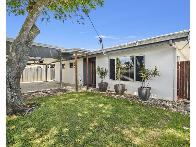 76 Twenty Fifth Avenue, Palm Beach QLD 4221