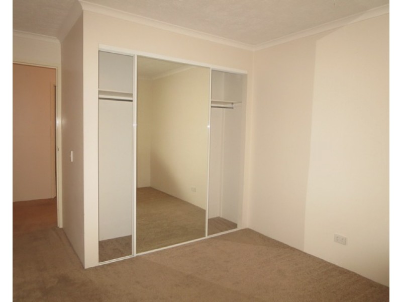 4/32-34 Second Avenue, Broadbeach QLD 4218