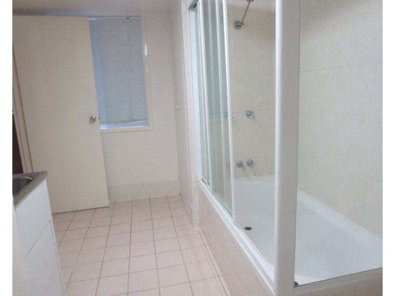 4/32-34 Second Avenue, Broadbeach QLD 4218