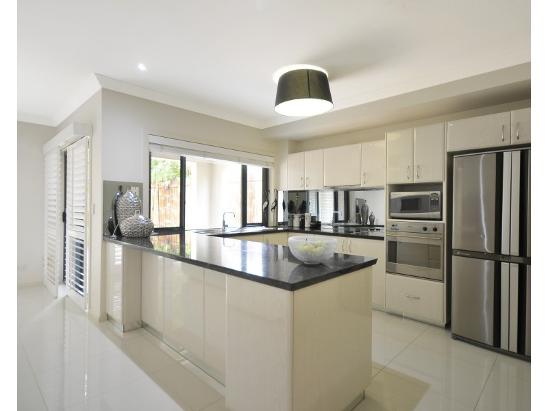 21/117 Palm Meadows Drive, Carrara QLD 4211