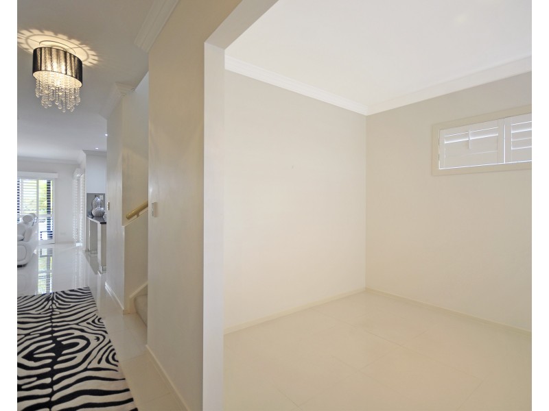 21/117 Palm Meadows Drive, Carrara QLD 4211